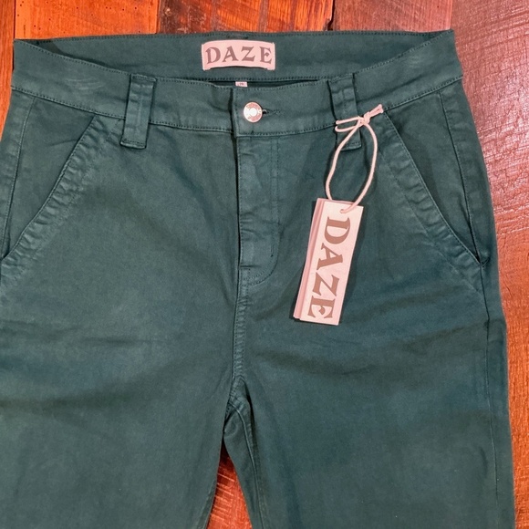 Daze Denim The Flirt Mid Rise Flare Jeans Women’s Size 29 Blue Grass NWT - Picture 3 of 12